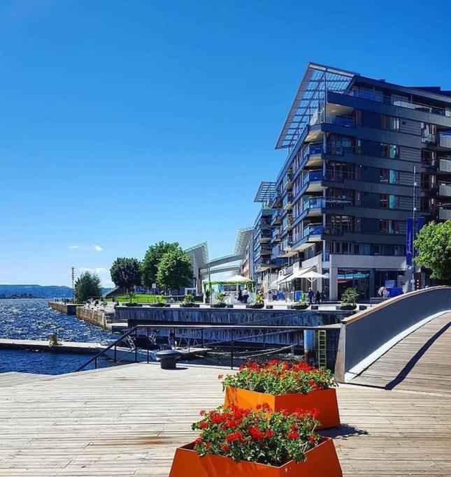 Tjuvholmen / Aker Brygge - Most Expensive Area In Oslo! Apartment Luaran gambar