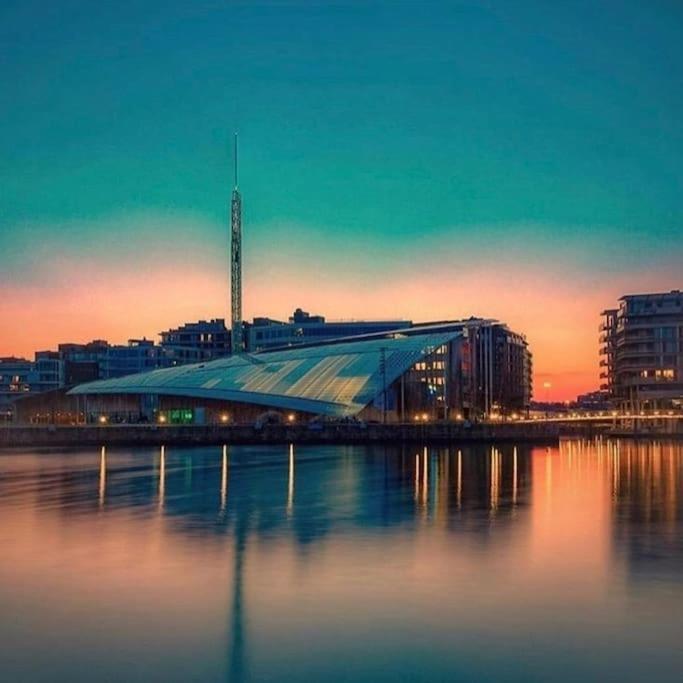 Tjuvholmen / Aker Brygge - Most Expensive Area In Oslo! Apartment Luaran gambar
